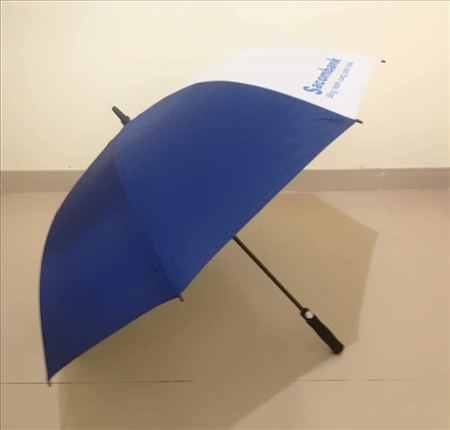 Biến mùa mưa sắp tới thành công cụ marketing với ô cầm tay in logo quảng cáo.